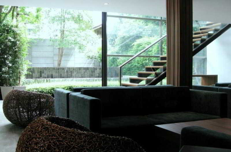 Exterior & Views 29