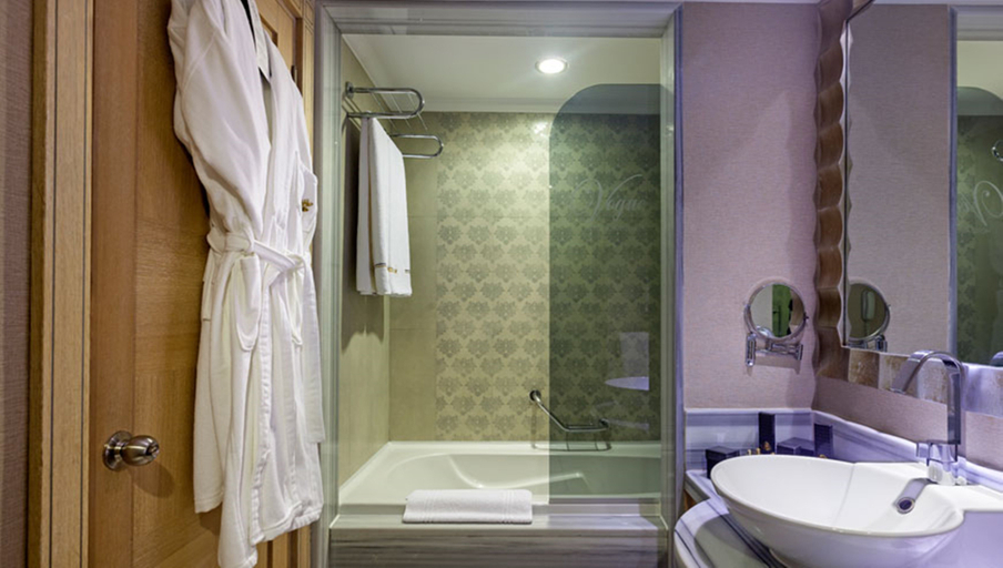 Bathroom 5, FashionTV Luxe Resort, Kemer