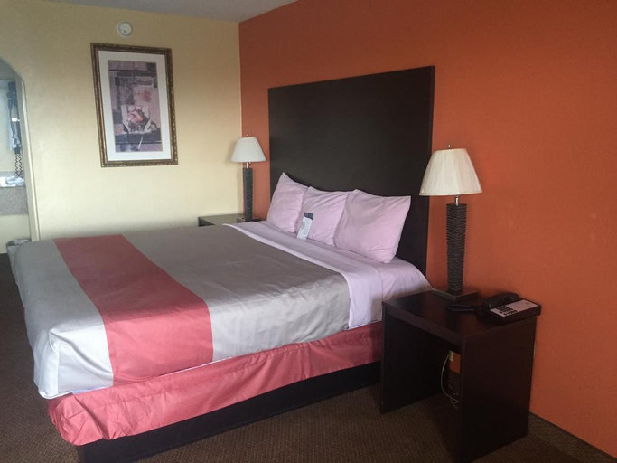 Bedroom 5, Econo Lodge Central, Bexar