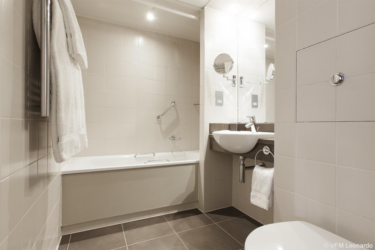 Bathroom 5, Crowne Plaza Reading, Reading