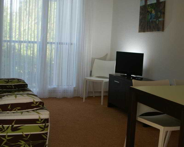 Bedroom 3, Adonis Honfleur, Calvados