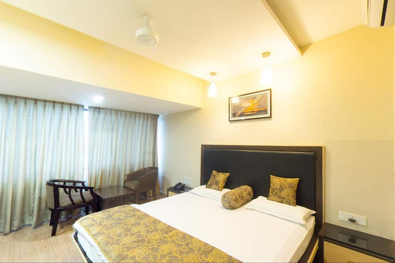 Bedroom 3, Hotel Savshanti Towers, Vadodara