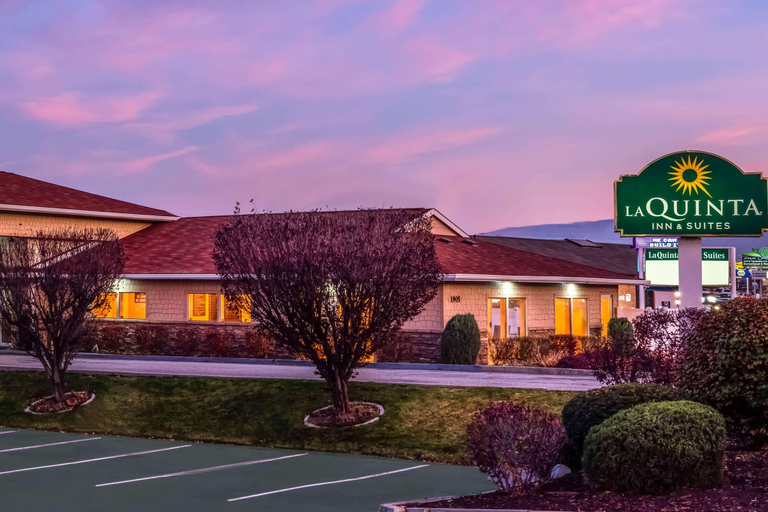 Exterior & Views 2, Clarion Pointe Wenatchee, Chelan