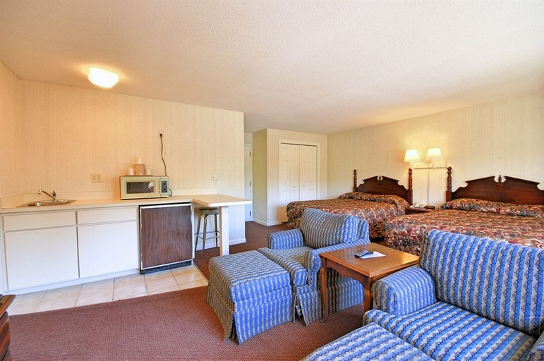 Bedroom 5, Gold Star Inn & Suites, New London
