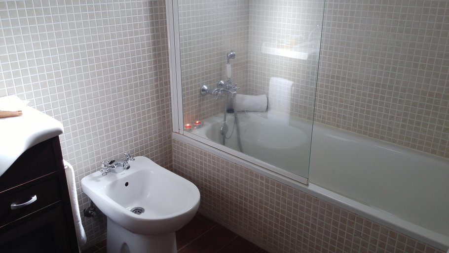 Bathroom 4, Hotel La Era de Aracena - Adults Only, Huelva