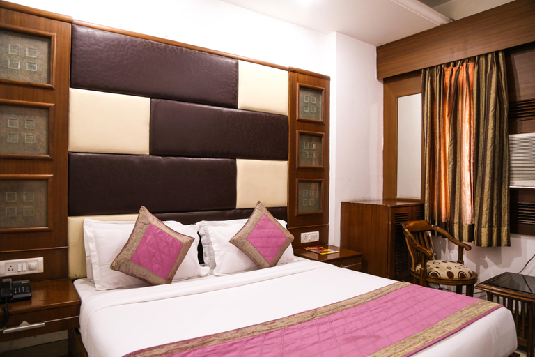 Bedroom 1, Hotel Sarthak Palace, Delhi