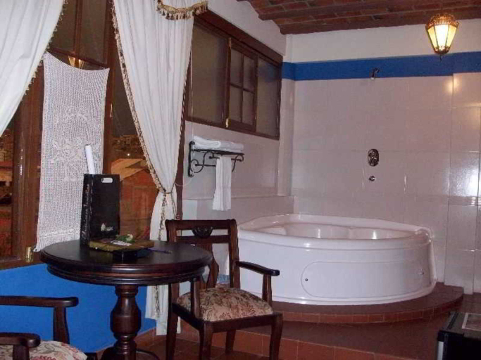 Bathroom, Monasterio, Oropeza