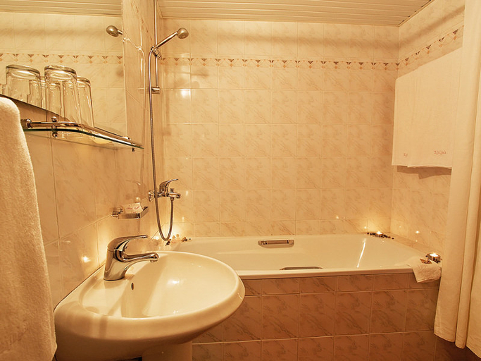 Bathroom 5, Ljuljak Hotel, Varna