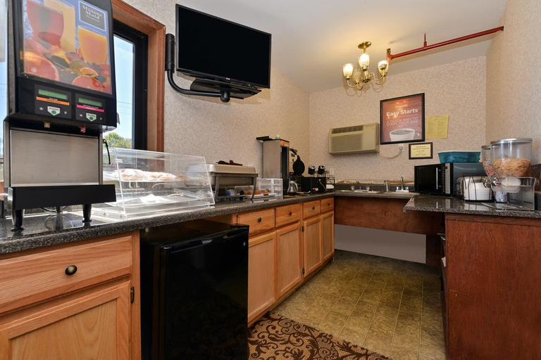 Exterior & Views 2, Econo Lodge Milan TN, Henderson