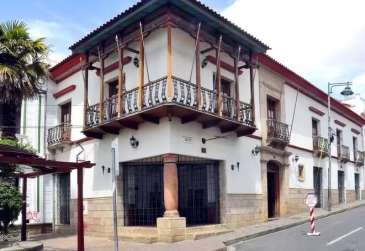 Exterior & Views