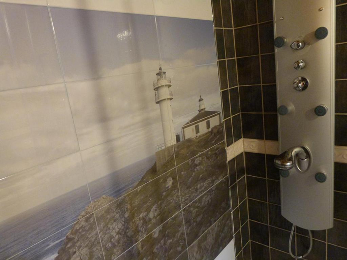 Bathroom 4, Casa de Trillo Apartments, A Coruña