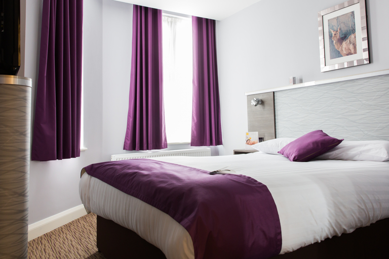 Bedroom 3, Surya Hogs Back Hotel and Spa, Surrey