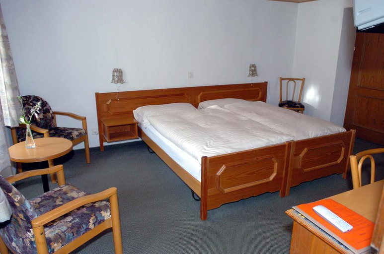 Bedroom 3, Minotel Forni, Leventina