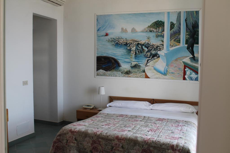 Bedroom 4, Esperia, Napoli