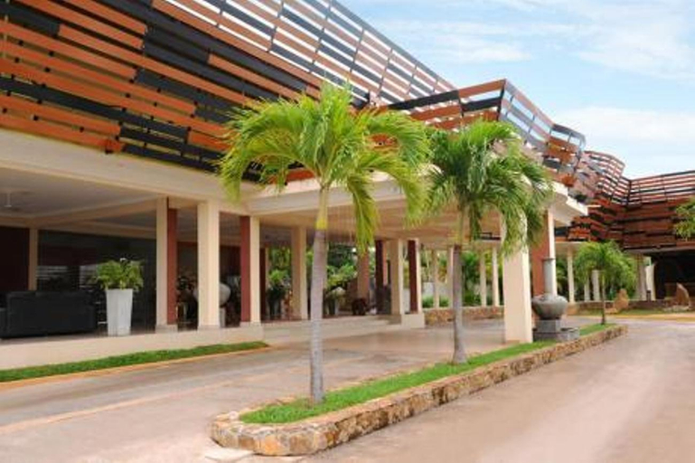 Exterior & Views, Avenra Garden Hotel, Katana