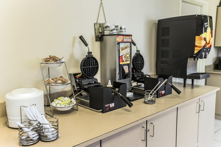 Food & Drinks 1, MainStay Suites Wilmington - University Area, New Hanover