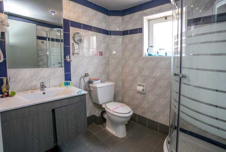 Bathroom 5, Thalassies, East Macedonia and Thrace