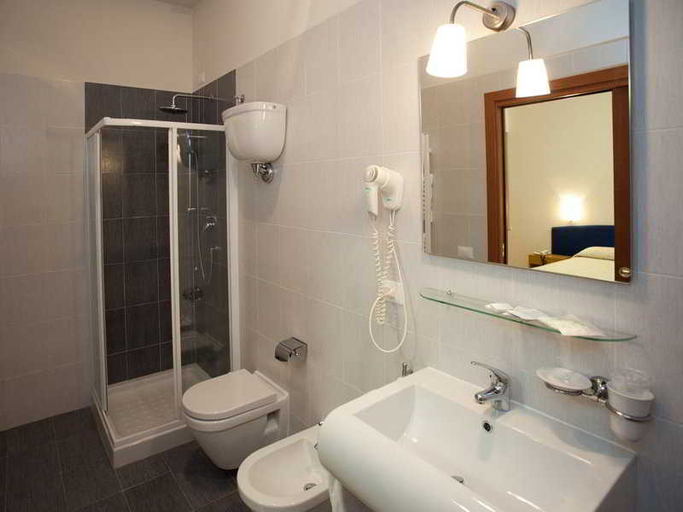 Bathroom 4, Hotel Perugina, Siena