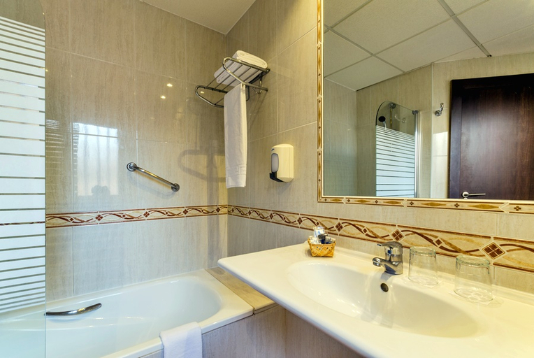 Bathroom 4, Hotel Don Juan, Granada