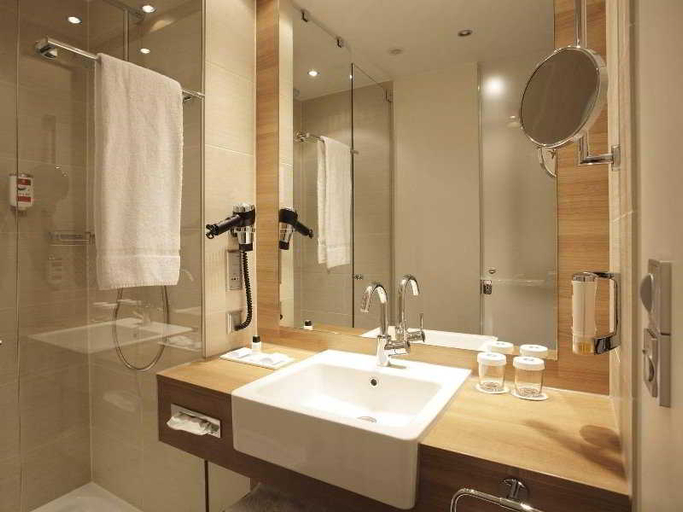 Bathroom 4, H4 Hotel Berlin Alexanderplatz, Berlin