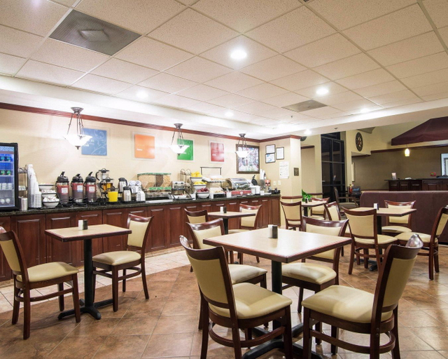 Food & Drinks 5, Comfort Inn & Suites Suwanee - Sugarloaf, Gwinnett