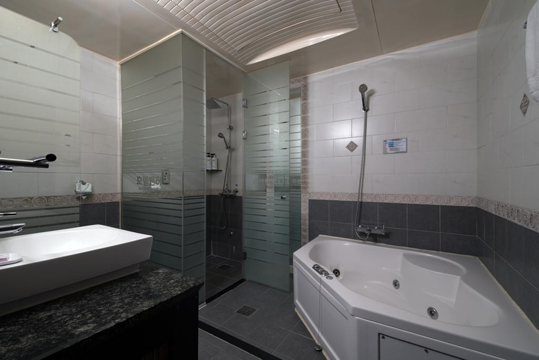 Bathroom 4, Benhur, Yeongdeungpo