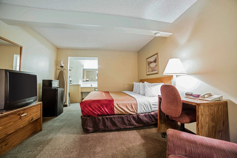 Bedroom 4, Studio 6 Rock Springs, WY - Flaming Gorge, Sweetwater