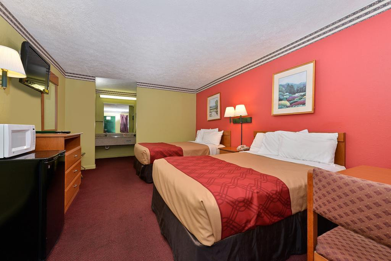 Bedroom 5, Econo Lodge Milan TN, Henderson