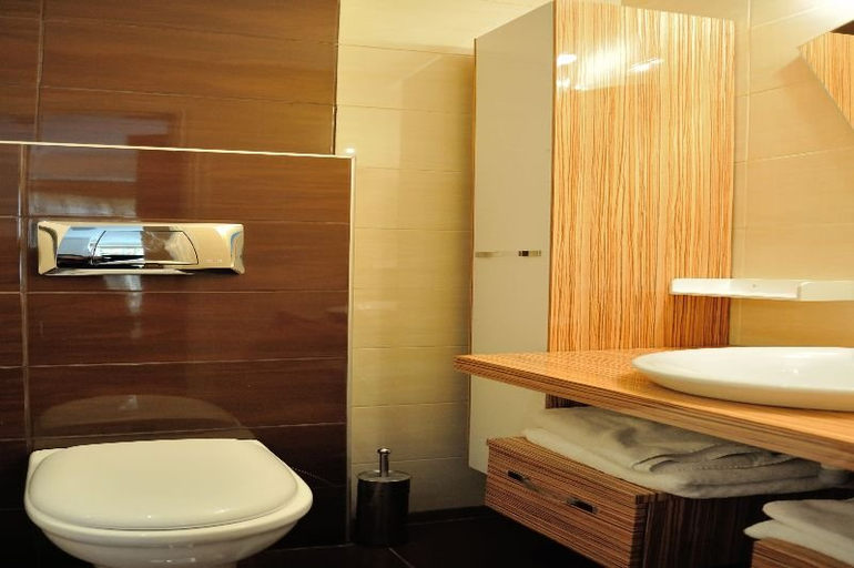 Bathroom 4, Adonis City, West Greece