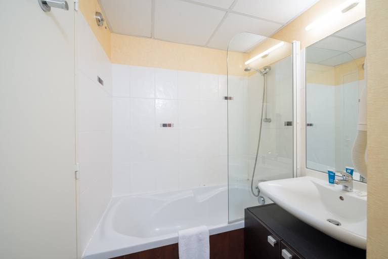 Bathroom 5, Saint Goustan Residence, Loire-Atlantique