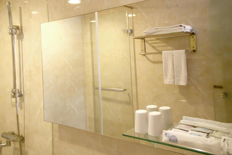 Bathroom 5, Meadow Hotel, Taipei City