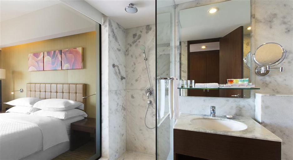 Bathroom 5, Four Points By Sheraton Hotel and Serviced Apt, Pune