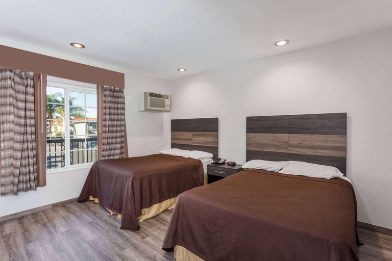 Bedroom 3, Travelodge by Wyndham Rosemead, Los Angeles