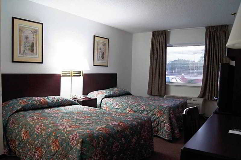 Bedroom 4, Gurnee Inn, Lake