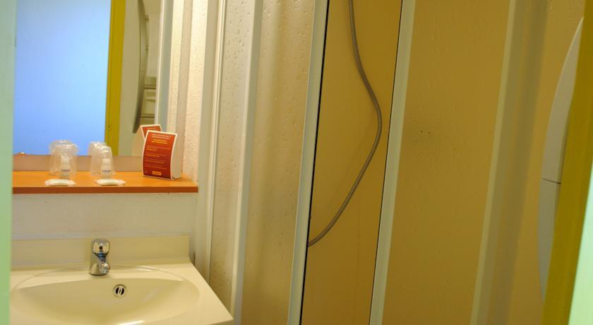 Bathroom 4, Sky Hôtel Emerainville Marne-la-Vallée, Seine-et-Marne