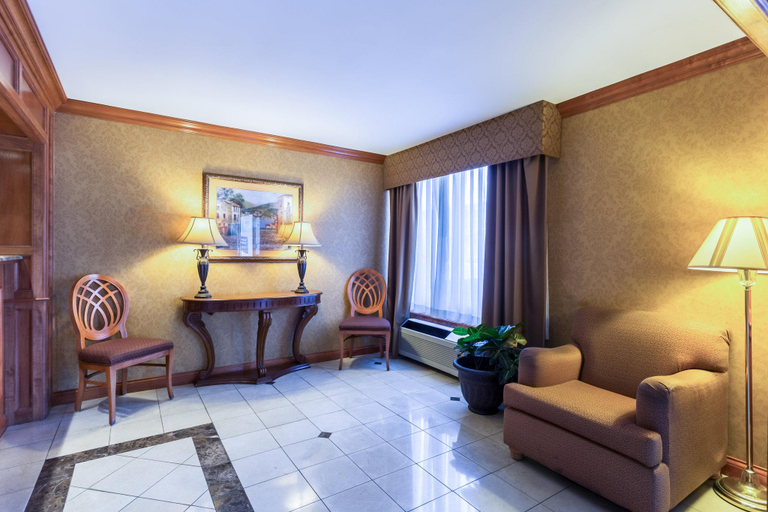 Bedroom 3, Clarion Inn and Summit Center, Lee