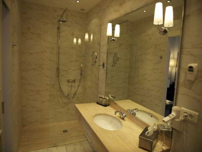 Bathroom 4, Villa Leopoldine, Haute-Garonne