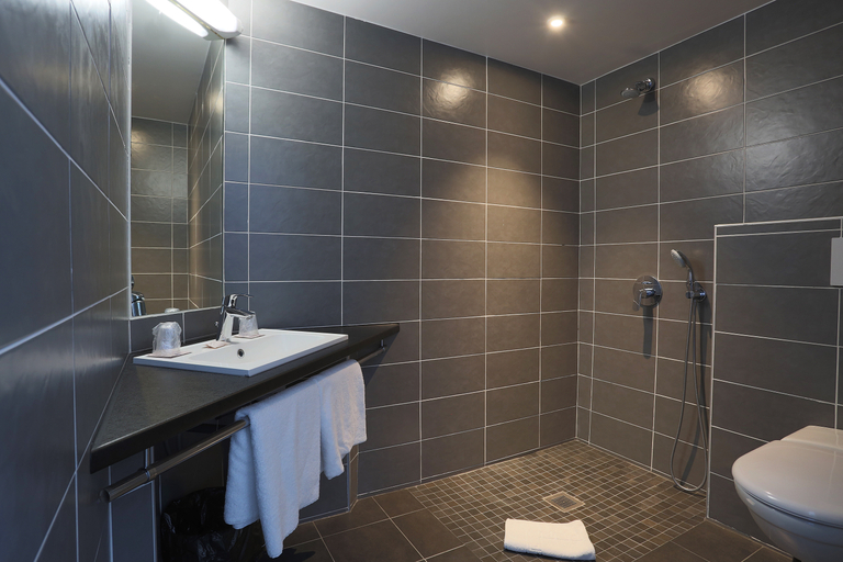 Bathroom 4, Hotel Annexe Nice, Alpes-Maritimes