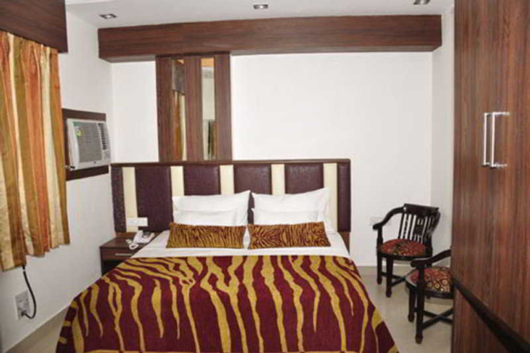 Bedroom 3, Hotel sarthak palace, Delhi