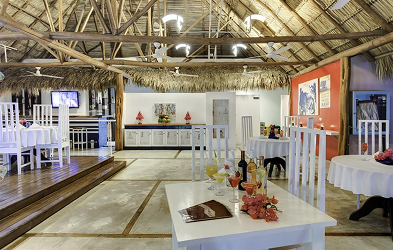 Public Area 3, Seis Playas Hotel, Santa Cruz