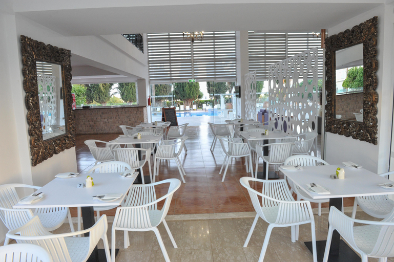 Food & Drinks, Fedrania Gardens