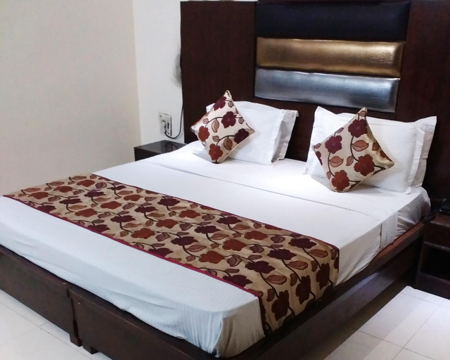 Bedroom 4, Hotel sarthak palace, Delhi