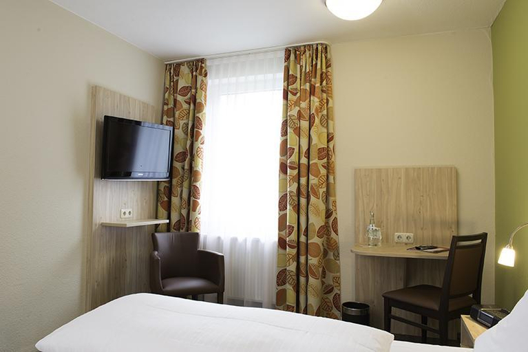 Bedroom 3, Johannisbad, Rosenheim
