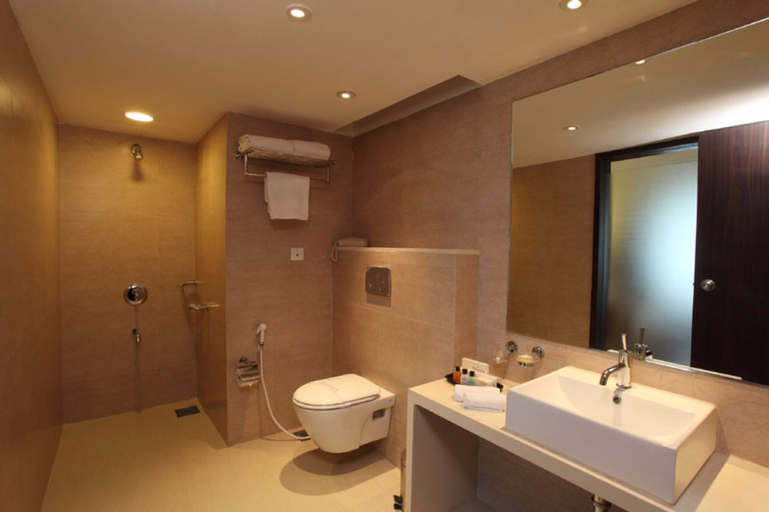 Bathroom, Treebo Mapple Adhwryou, Pune