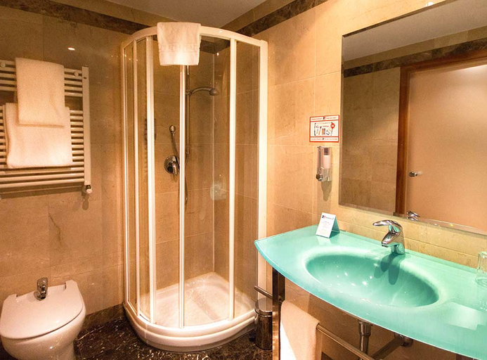 Bathroom, TH Boadilla, Madrid