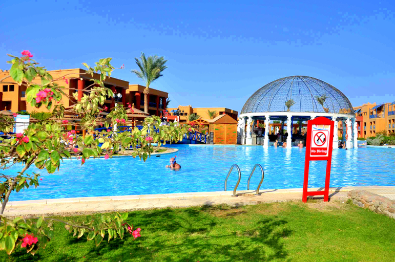 Sport & Beauty 2, Titanic Palace, Safaja
