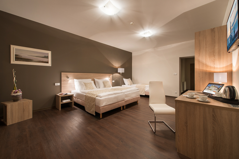 Bedroom 2, Grand Hotel Zvon, České Budějovice