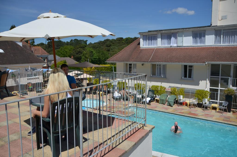 The Riviera Hotel & Holiday Apartments, Poole