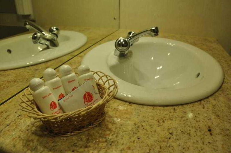 Bathroom, Avenra Garden Hotel, Katana