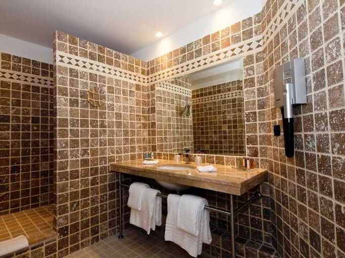 Bathroom 5, Hotel de Bourgtheroulde, Autograph Collection, Seine-Maritime